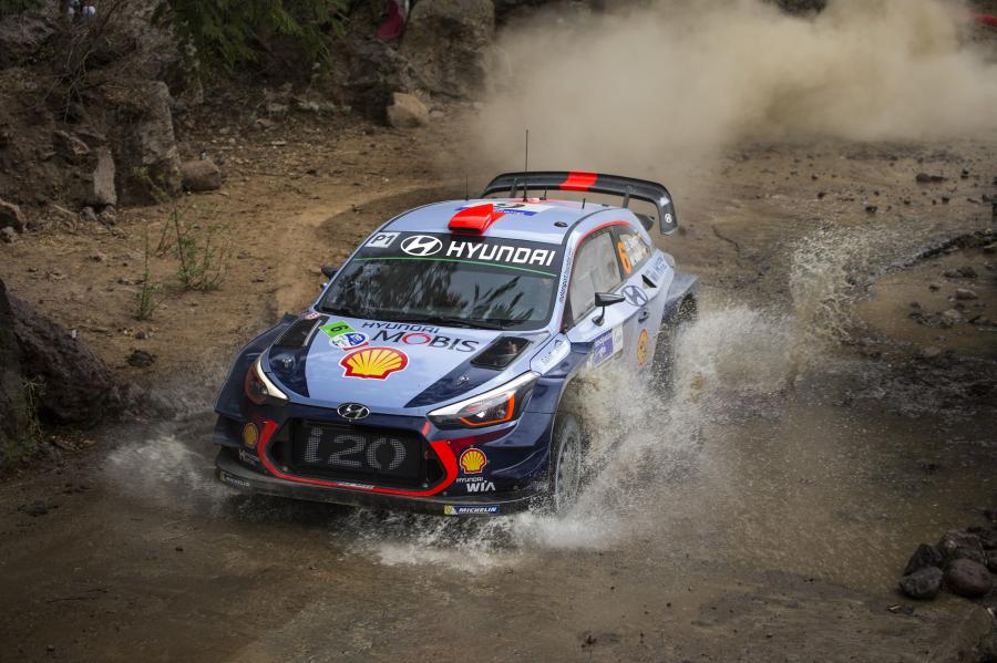  Hyundai i20 Coupe WRC 2017 года  (фото 3 из 18)
